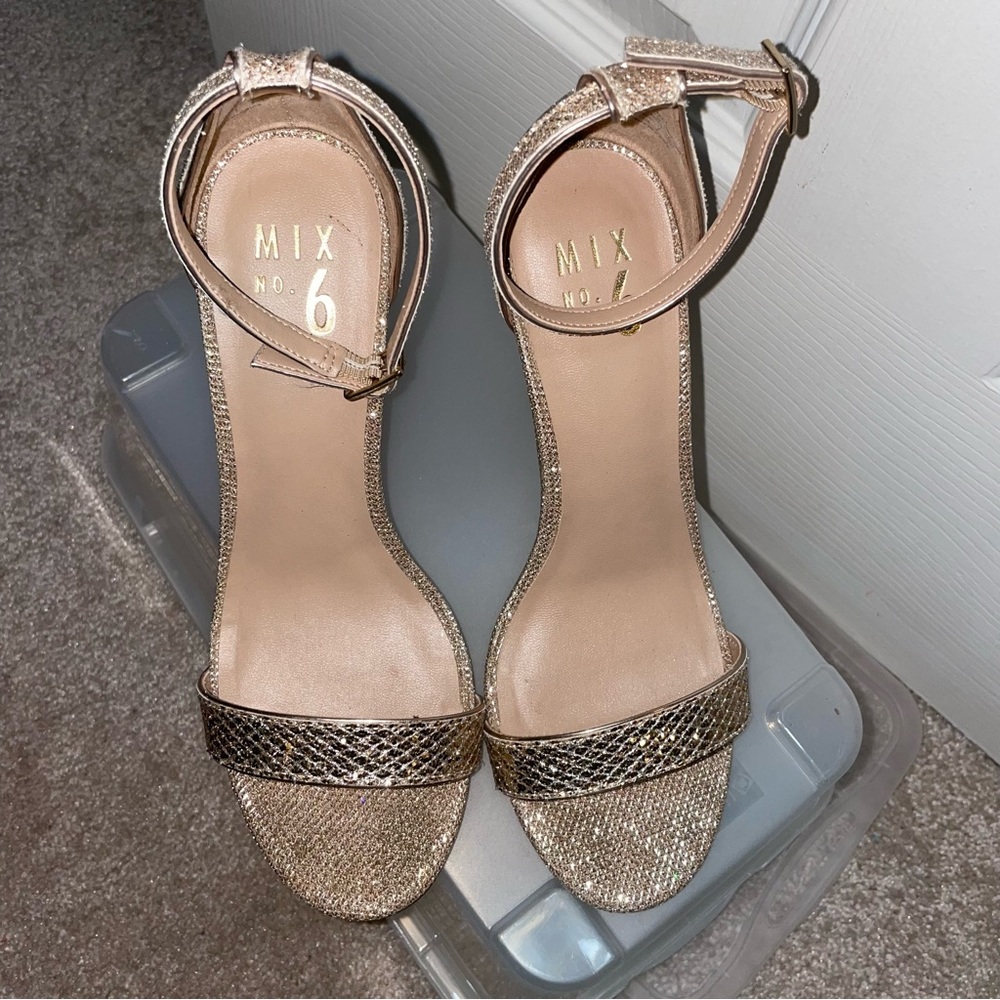 High Heels - Picture 5 of 6
